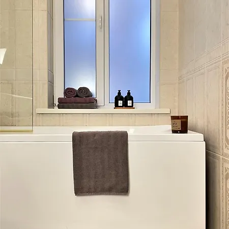 Spacious 2 Bedroom In Old Town