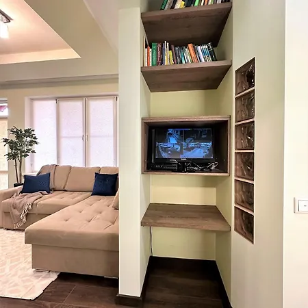 Spacious 2 Bedroom In Old Town *