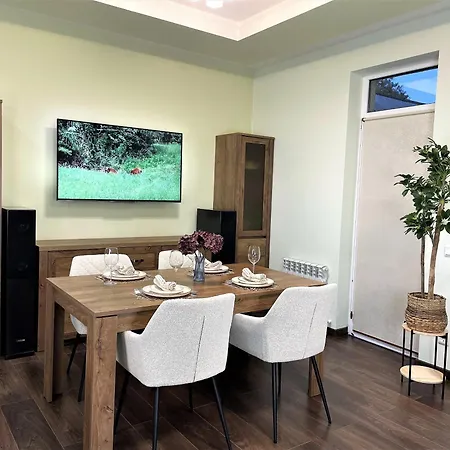 Spacious 2 Bedroom In Old Town Chisinau