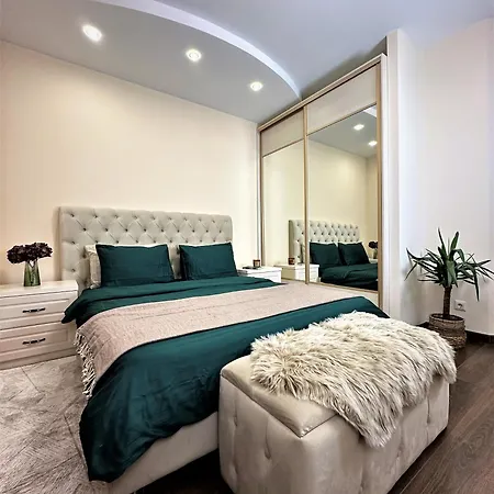 Spacious 2 Bedroom In Old Town Apartment Chisinau