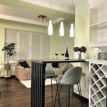 Spacious 2 Bedroom In Old Town *