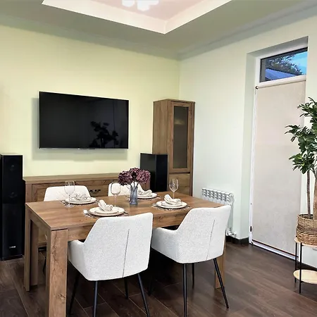 Apartment Spacious 2 Bedroom In Old Town Chisinau