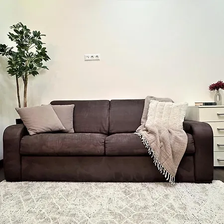 Spacious 2 Bedroom In Old Town *
