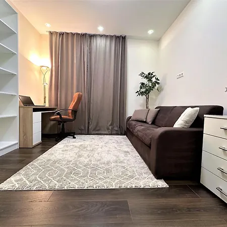 Spacious 2 Bedroom In Old Town Chişinău